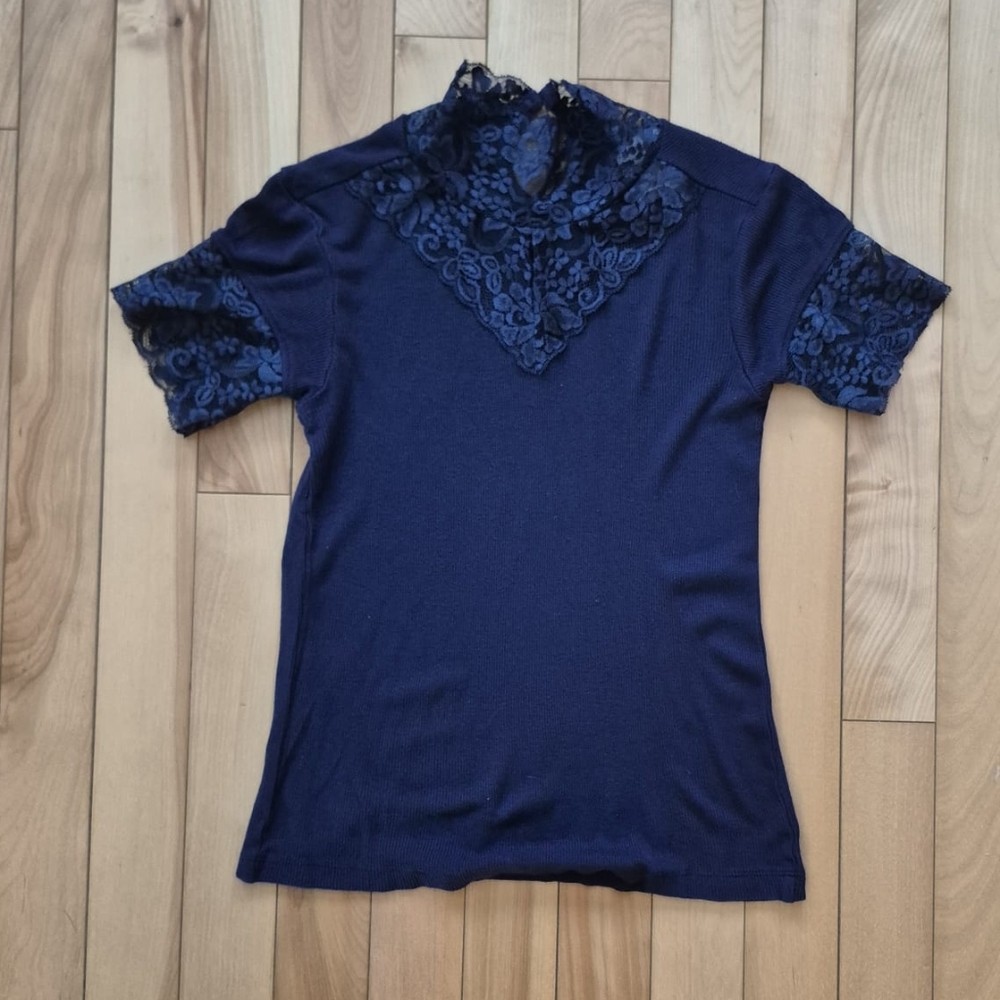 3/15$ Elegant Navy Lace Women's Top